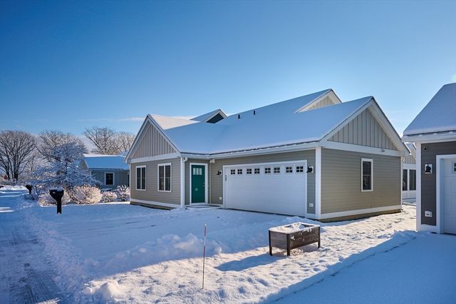 23 Ford Crossing, Northampton, MA 01060