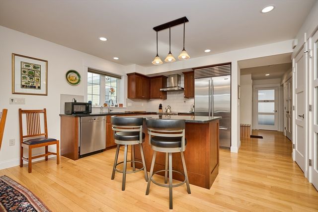 23 Ford Crossing, Northampton, MA 01060