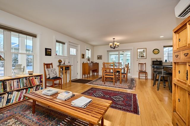 23 Ford Crossing, Northampton, MA 01060