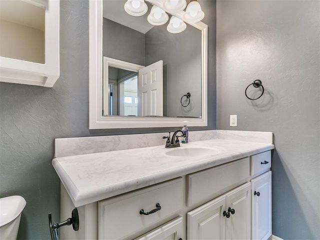 9016 NW 84th Terrace, Yukon, OK 73099