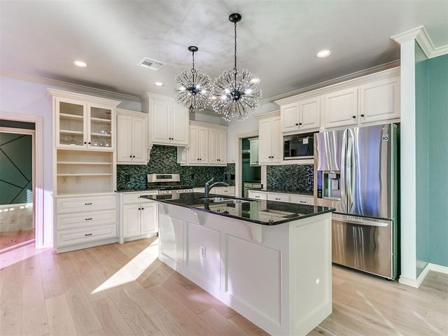 9016 NW 84th Terrace, Yukon, OK 73099