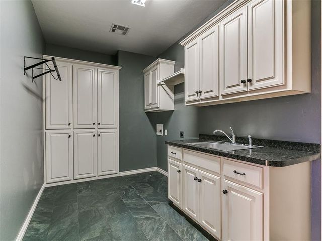 9016 NW 84th Terrace, Yukon, OK 73099