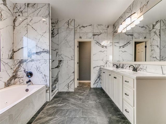 9016 NW 84th Terrace, Yukon, OK 73099