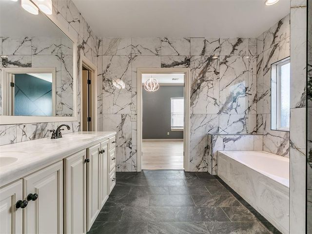 9016 NW 84th Terrace, Yukon, OK 73099