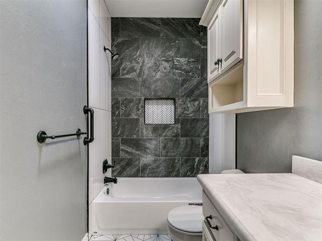 9016 NW 84th Terrace, Yukon, OK 73099