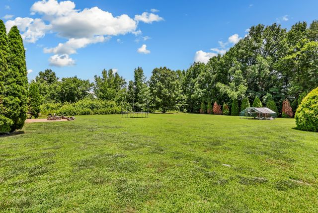 865 Butts Dr, Clarksville, TN 37042