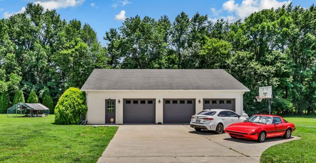 865 Butts Dr, Clarksville, TN 37042