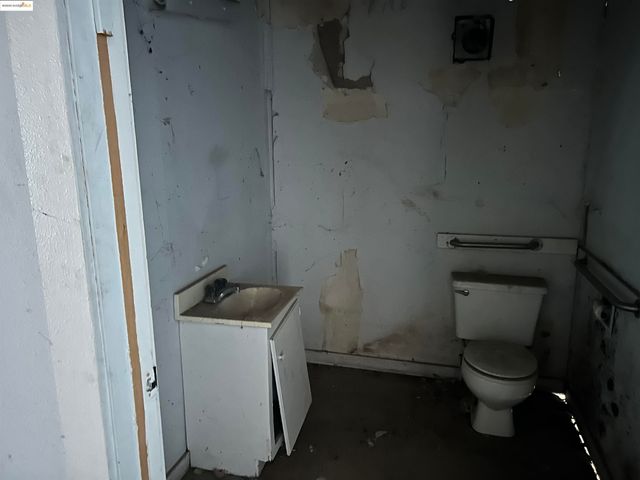 39 Main St, Isleton, CA 95641