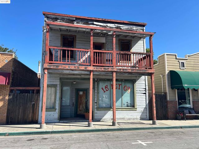 39 Main St, Isleton, CA 95641