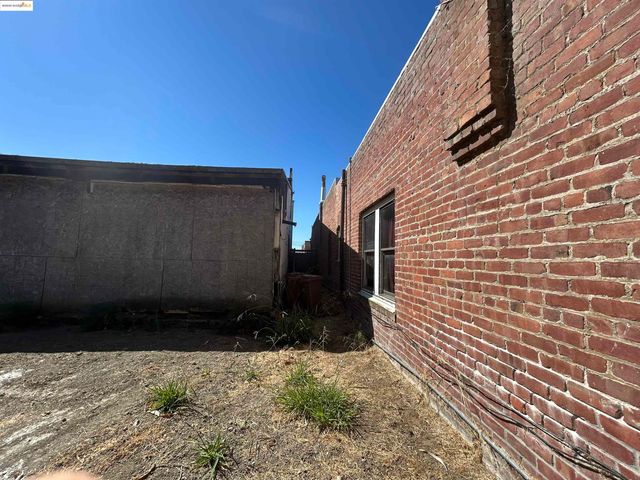 39 Main St, Isleton, CA 95641