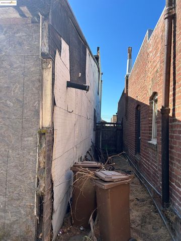 39 Main St, Isleton, CA 95641