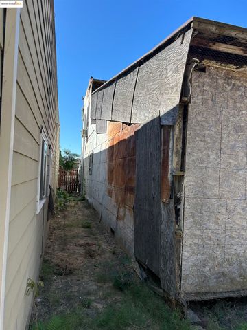 39 Main St, Isleton, CA 95641