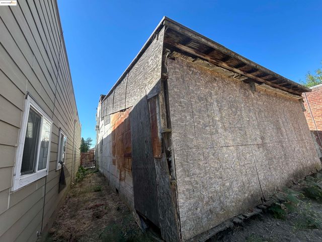 39 Main St, Isleton, CA 95641