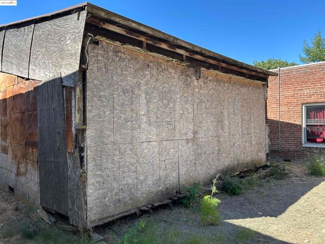 39 Main St, Isleton, CA 95641