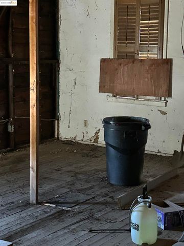 39 Main St, Isleton, CA 95641