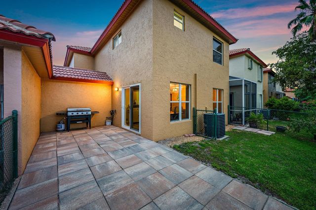 1088 Via Jardin, Riviera Beach, FL 33418