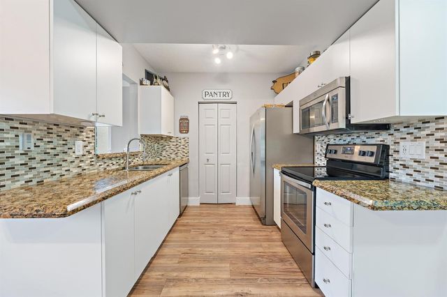 1088 Via Jardin, Riviera Beach, FL 33418