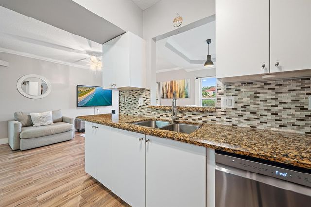 1088 Via Jardin, Riviera Beach, FL 33418