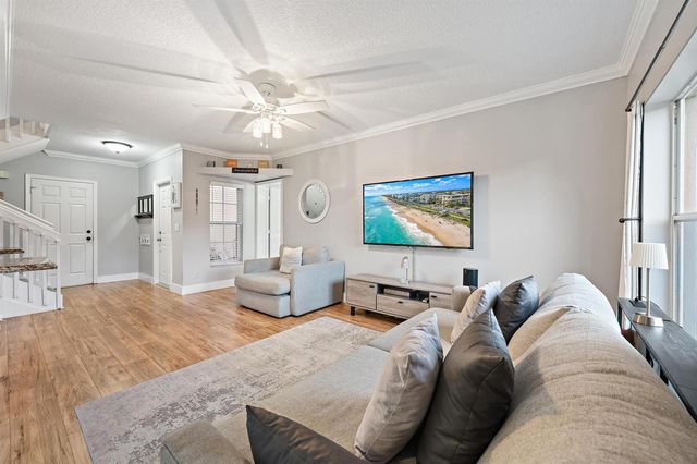 1088 Via Jardin, Riviera Beach, FL 33418
