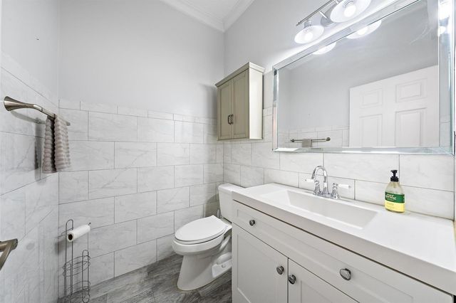 1088 Via Jardin, Riviera Beach, FL 33418