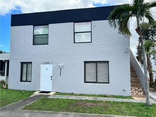 2240 Simms St, Hollywood, FL 33020