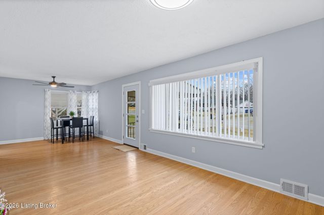 6701 Morocco Dr, Louisville, KY 40214