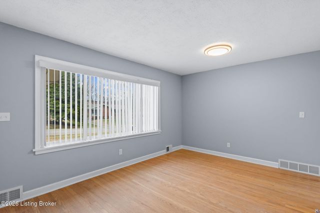 6701 Morocco Dr, Louisville, KY 40214