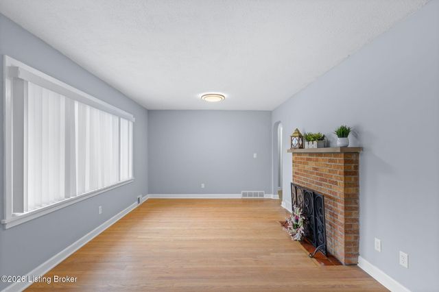 6701 Morocco Dr, Louisville, KY 40214