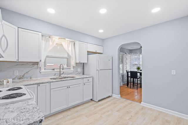 6701 Morocco Dr, Louisville, KY 40214