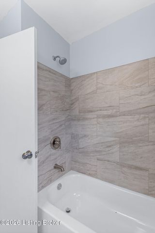 6701 Morocco Dr, Louisville, KY 40214