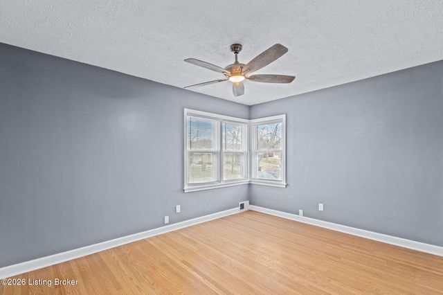 6701 Morocco Dr, Louisville, KY 40214