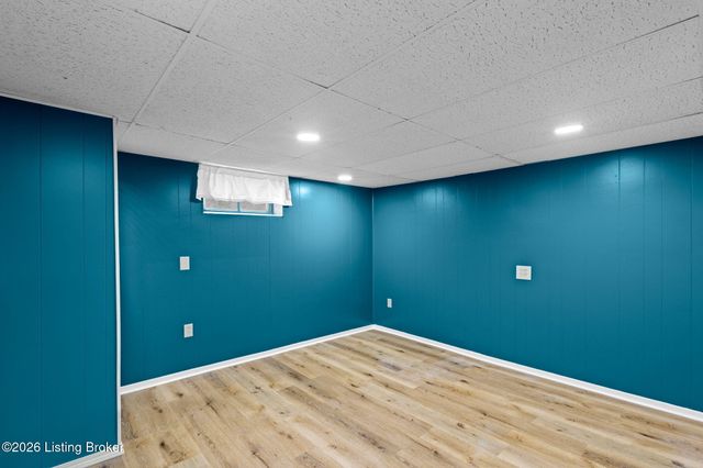 6701 Morocco Dr, Louisville, KY 40214