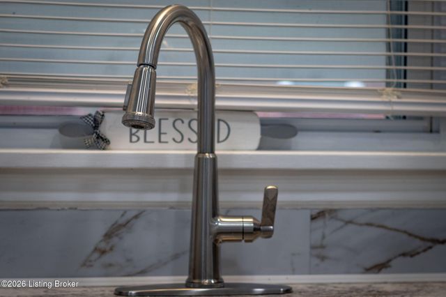 6701 Morocco Dr, Louisville, KY 40214