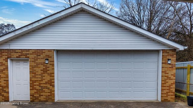 6701 Morocco Dr, Louisville, KY 40214