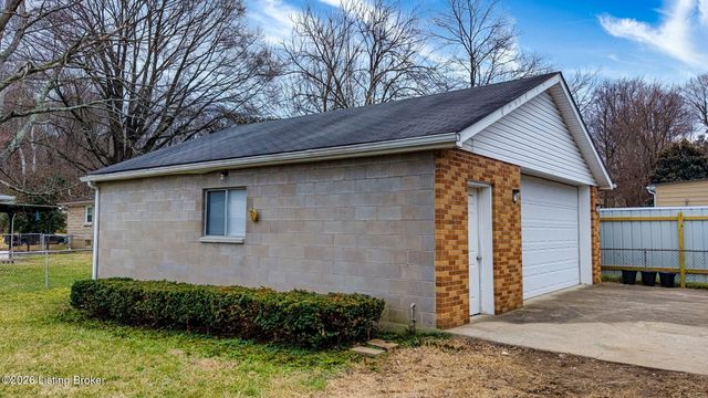 6701 Morocco Dr, Louisville, KY 40214