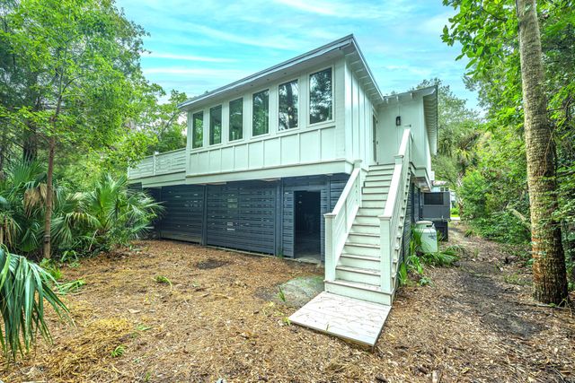 25 Sandcrab Court, Isle Of Palms, SC 29451