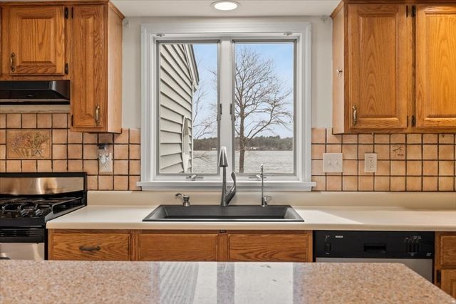 212 Scadding St, Taunton, MA 02780