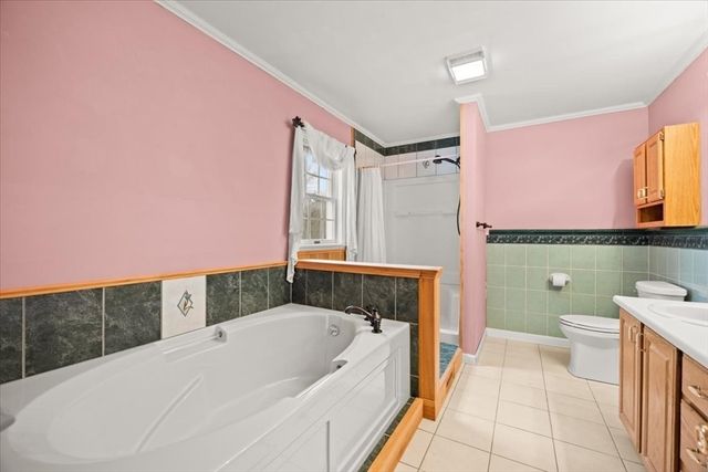 212 Scadding St, Taunton, MA 02780