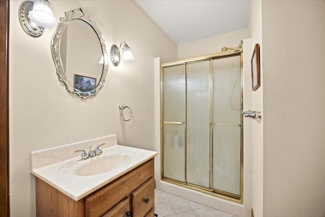 212 Scadding St, Taunton, MA 02780