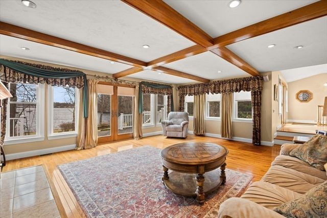 212 Scadding St, Taunton, MA 02780