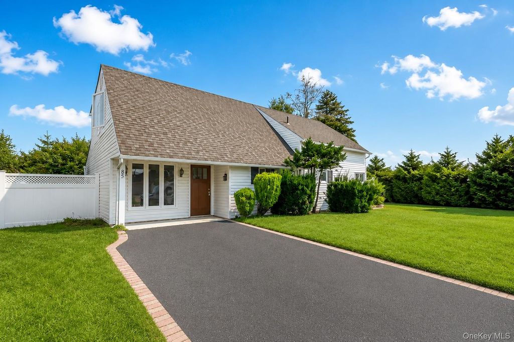 85 Twin Lane N, Wantagh, NY 11793 — exterior
