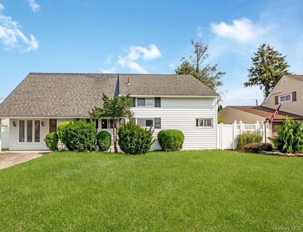85 Twin Lane N, Wantagh, NY 11793 — photo 2
