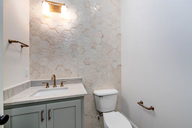 1203 Rosedown Dr, Thibodaux, LA 70301