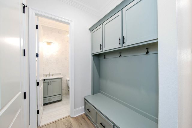 1203 Rosedown Dr, Thibodaux, LA 70301