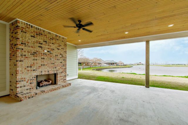 1203 Rosedown Dr, Thibodaux, LA 70301