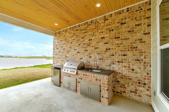 1203 Rosedown Dr, Thibodaux, LA 70301