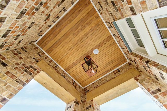 1203 Rosedown Dr, Thibodaux, LA 70301