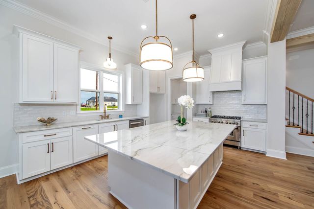 1203 Rosedown Dr, Thibodaux, LA 70301