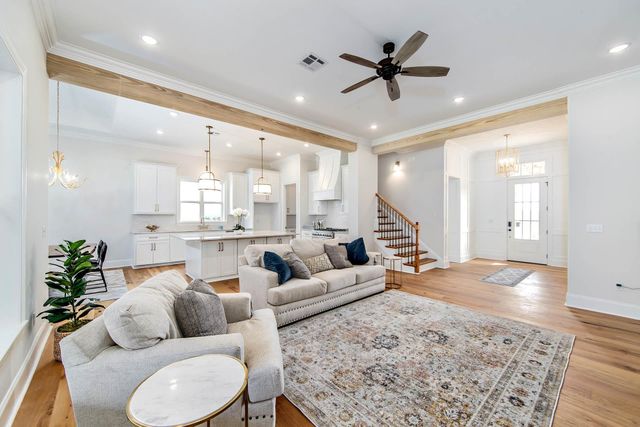 1203 Rosedown Dr, Thibodaux, LA 70301