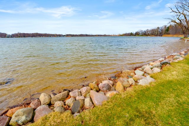 8664 E Long Lake Drive, Scotts, MI 49088